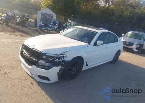 2018 BMW 530E xDrive Iperformance из США, поврежденный, VIN WBAJB1C52JB084319